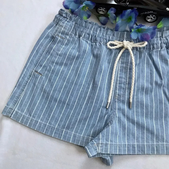 LOFT NWT Light Wash with Stripes Pull On Denim Shorts Women Various - Picture 2 of 10